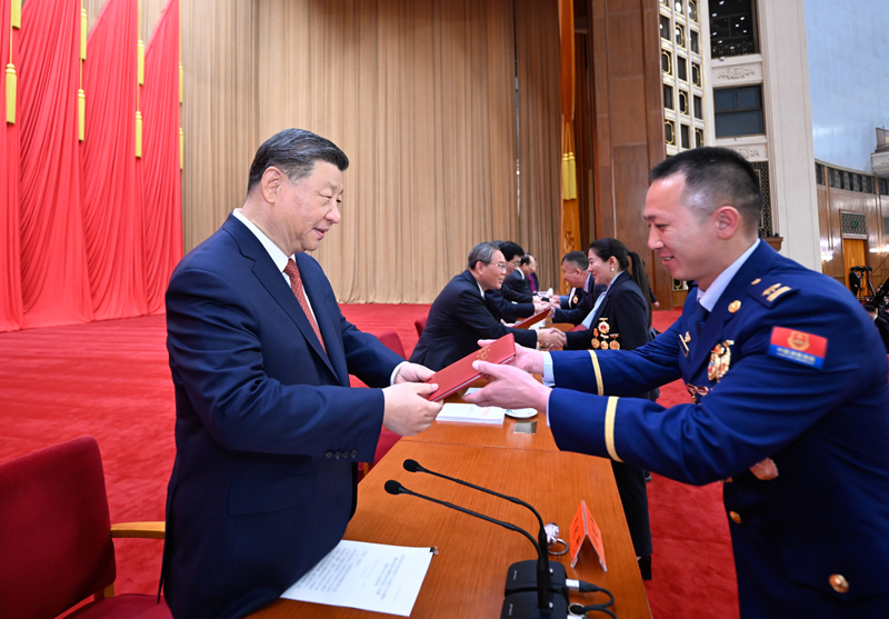 庆祝中华全国总工会成立100周年暨全国劳动模范和先进工作者表彰大会隆重举行 
习近平发表重要讲话「相关图片」