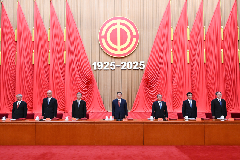 庆祝中华全国总工会成立100周年暨全国劳动模范和先进工作者表彰大会隆重举行 
习近平发表重要讲话「相关图片」